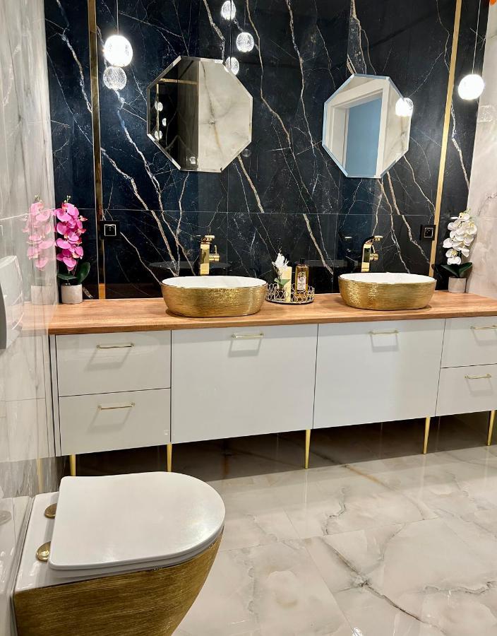 Golden Luxury Suite Nowy Dwór Mazowiecki エクステリア 写真