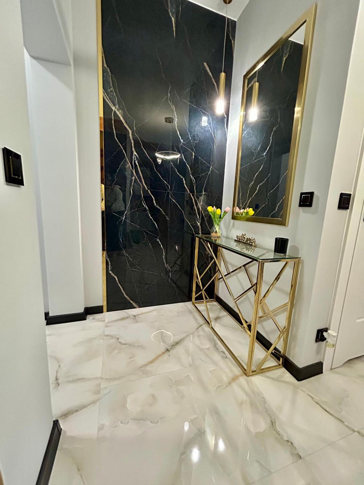 Golden Luxury Suite Nowy Dwór Mazowiecki エクステリア 写真